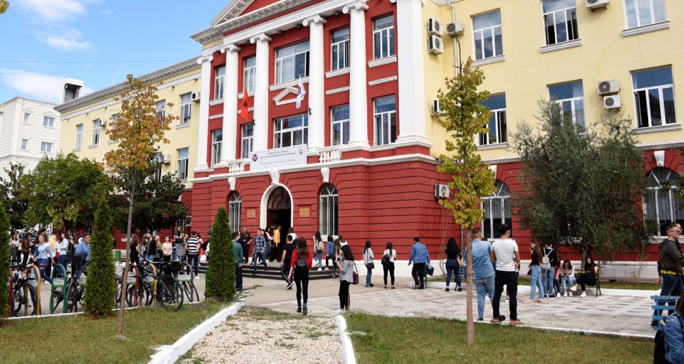Zbardhet vendimi, leksionet ne Universitetet publike me detyrim